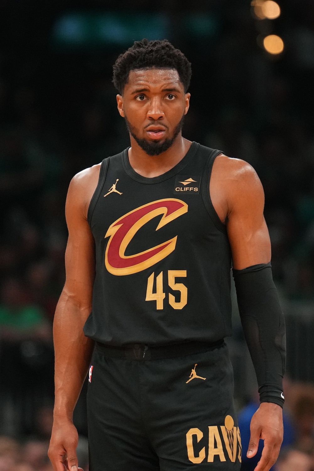 跋涉近18小时，15岁小球迷在球场外山上直播解说解放者杯决赛