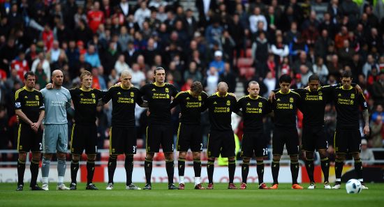 《球队Logo的设计美学：从经典排版到现代扁平化的转变》