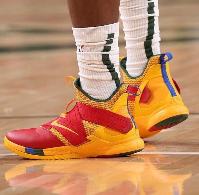 《无畏契约手游》黄金周：百万好礼、专属限定与超值福利大派送