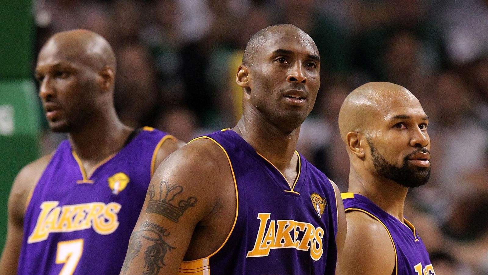 詹姆斯把不应该进总决赛的球队带进总决赛 不是黑点 你本末倒置了 阵容碾压怎么打？