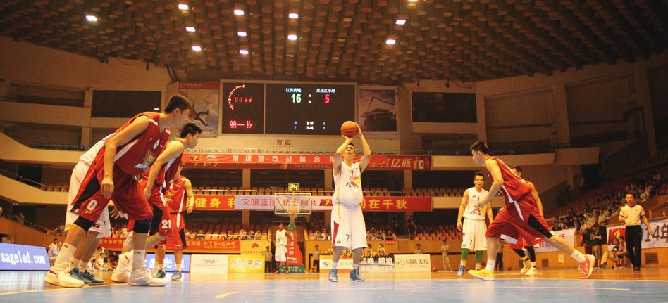 小蜘蛛比作苏牙、比利亚，巴萨球迷痛心，西蒙尼想要西甲冠军了